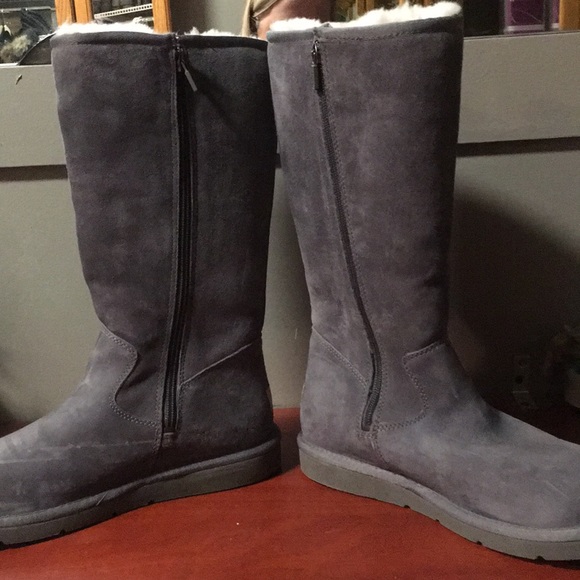 UGG Shoes - UGG Sunset II Grey Boots 🥾